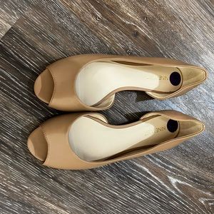 NWT Nine West nude flats